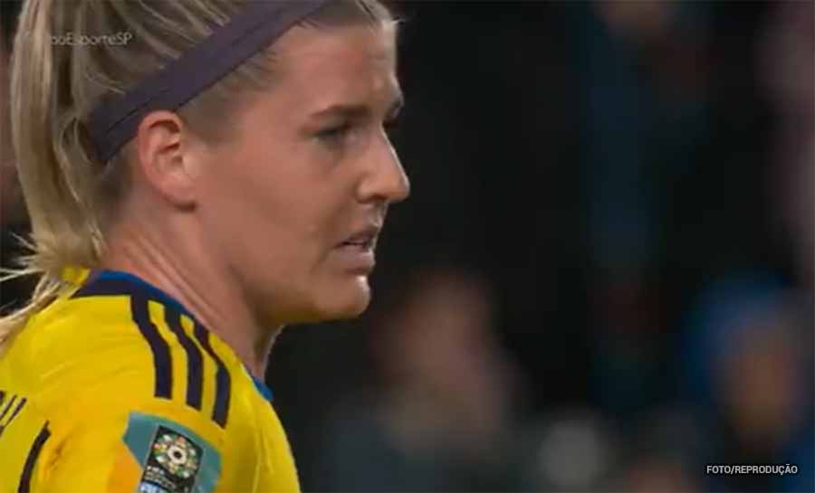 Após eliminação na Copa, Suécia reclama de árbitra brasileira: “Enojada”