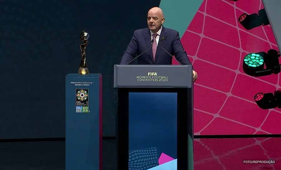 Presidente da Fifa comemora receita recorde de 570 milhões de dólares da Copa Feminina
