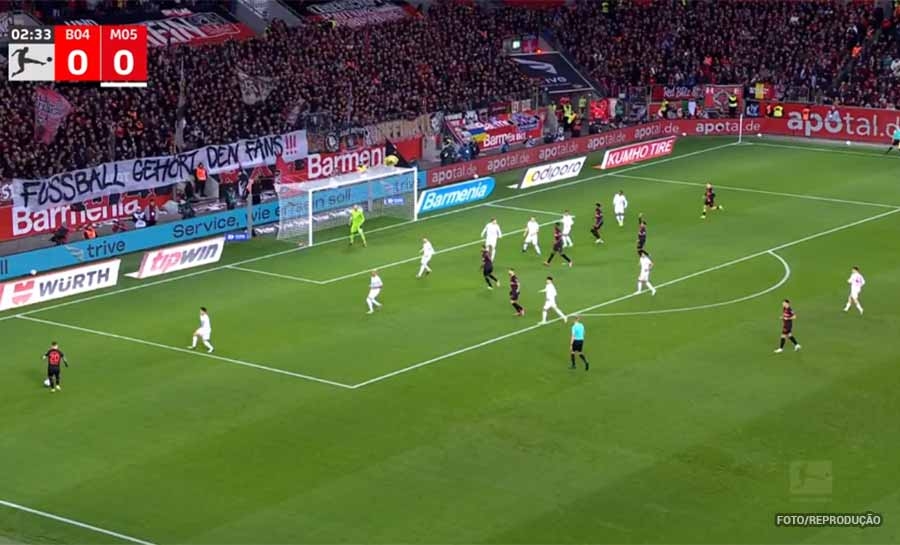 Com frango e golaço, Bayer Leverkusen vence Mainz e bate recorde no futebol alemão