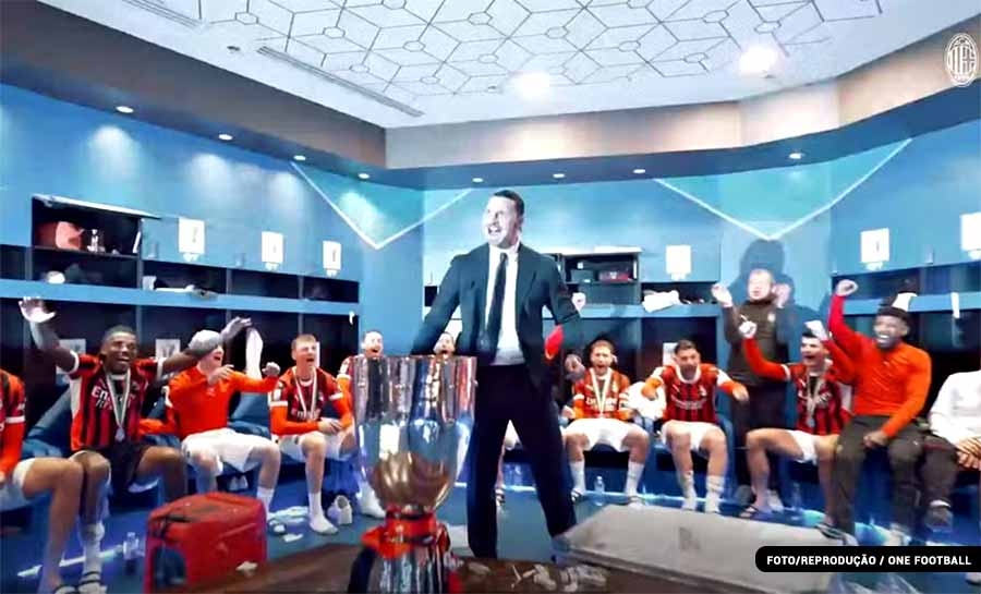 Ex-atacante Zlatan Ibrahimovic puxa “Forza, Milan” após título da Supercopa da Itália